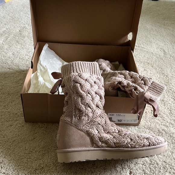 UGG Shoes - NWT Ugg Isla Knit Boot in Cream size 10